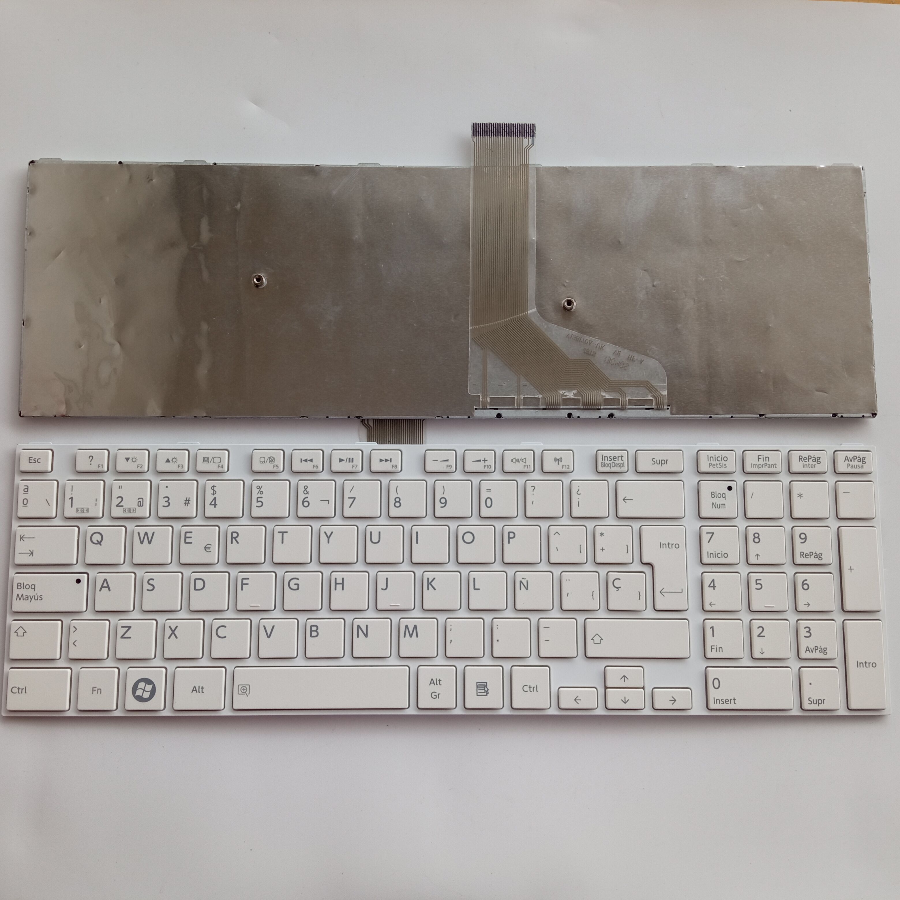 Picture of New Replacement Laptop Keyboard For TOSHIBA S50/L50-A WHITE FRAME BLACK Sp Layout